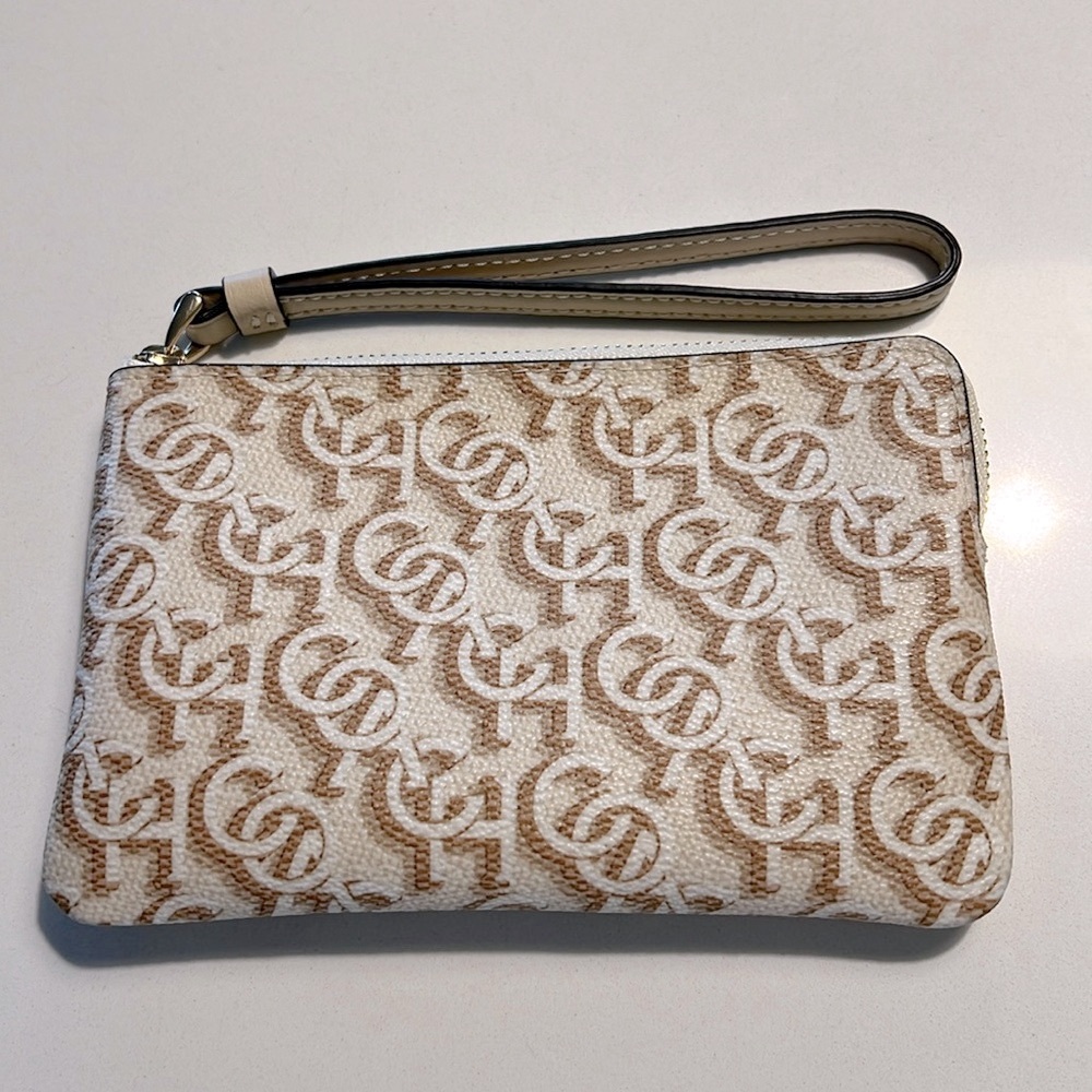 Coach Corner Zip Wristlet - chalk/tan EUC